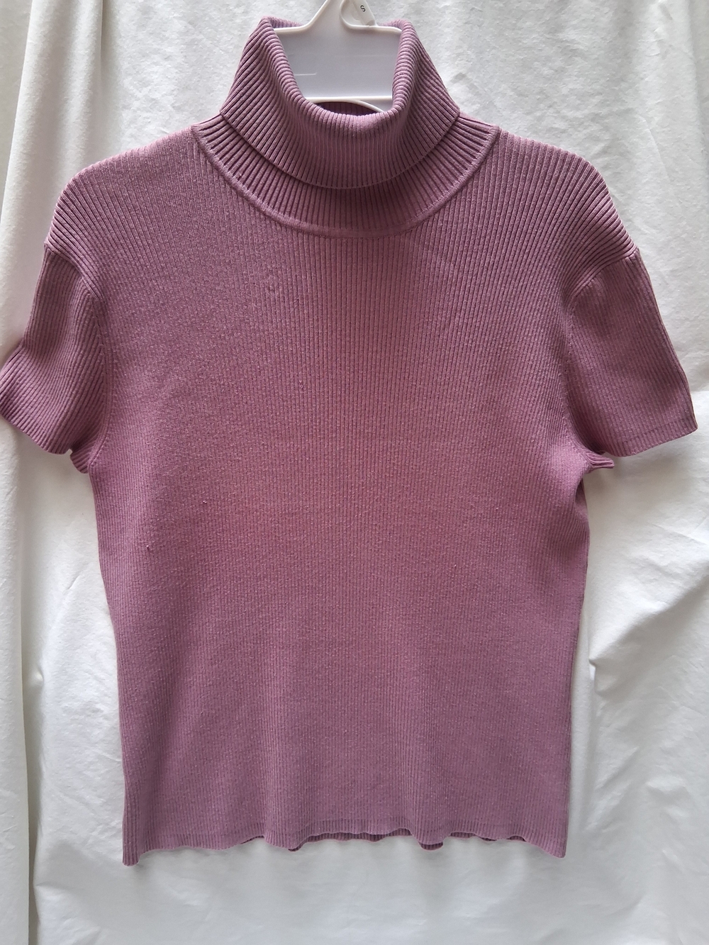 Evie Short-Sleeve Silk Blend Turtleneck Sweater in Dusty Pink